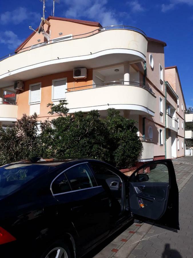 Marina & Luka Apartment Povljana Luaran gambar